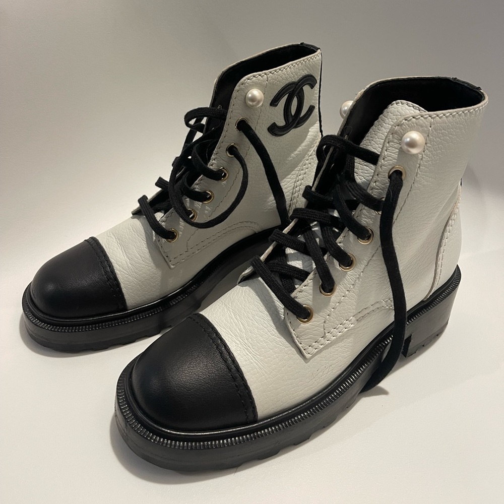 Chanel boot